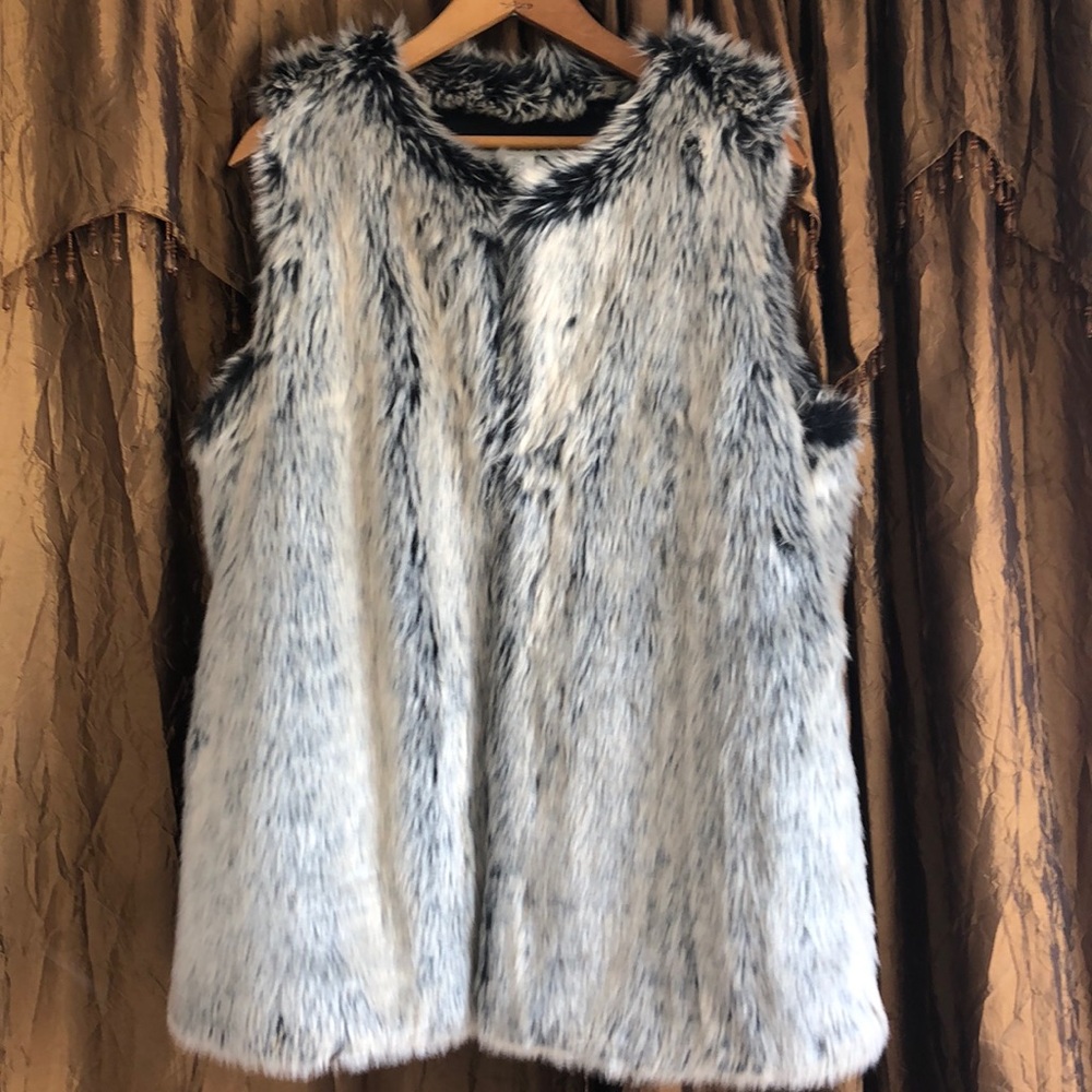 Faux fur vest Indigo and cream